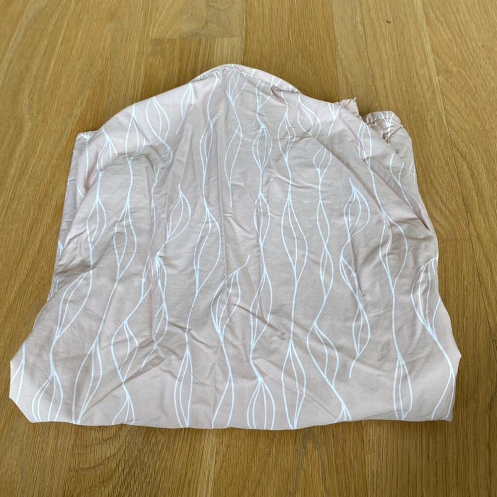 Bebé Au Lait nursing cover in organic cotton, pink. Used but like new